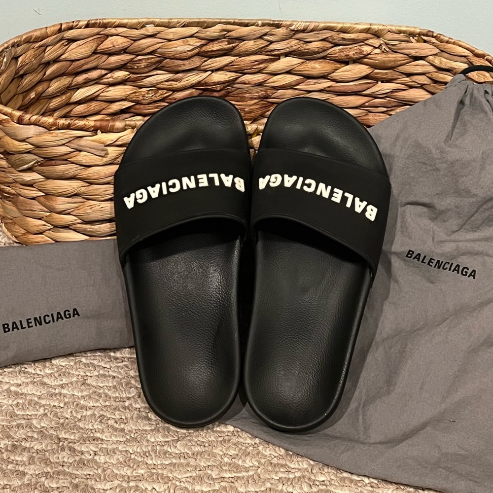 Women’s Pool Slide Balenciaga Sandal in black&white Size 6 Barely Worn